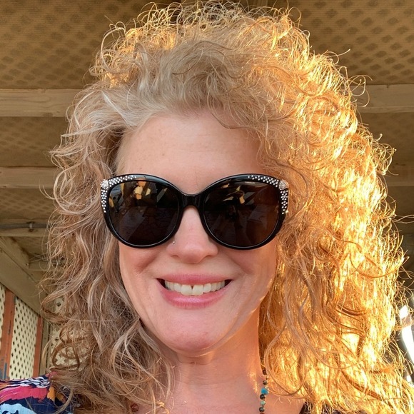 Meet your Posher, Sheila - Picture 1 of 1